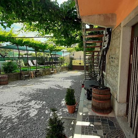 Residence Muzica Bed And Breakfast Komen Екстериор снимка