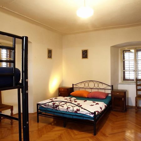 Residence Muzica Bed And Breakfast Komen Екстериор снимка