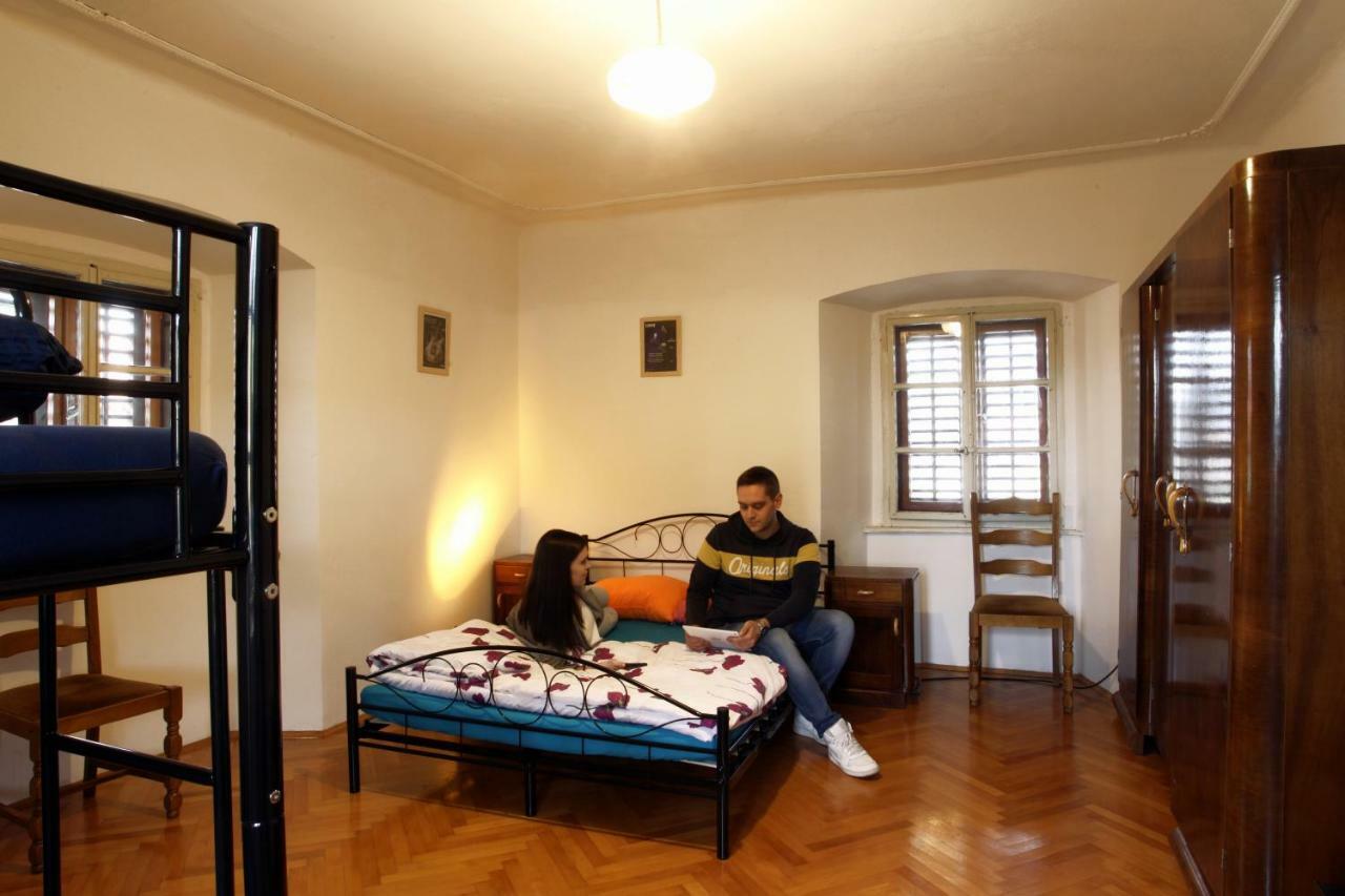 Residence Muzica Bed And Breakfast Komen Екстериор снимка