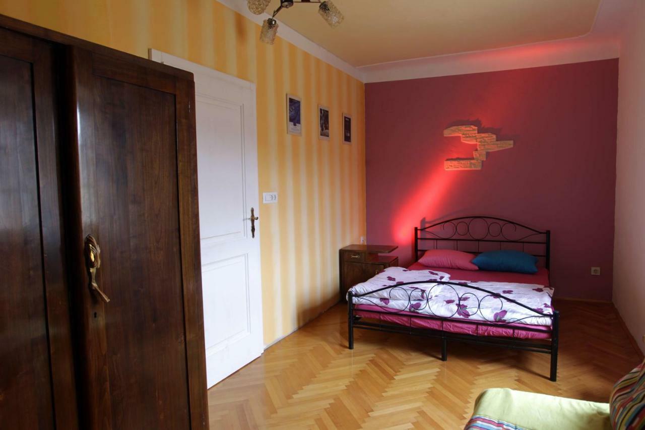 Residence Muzica Bed And Breakfast Komen Екстериор снимка